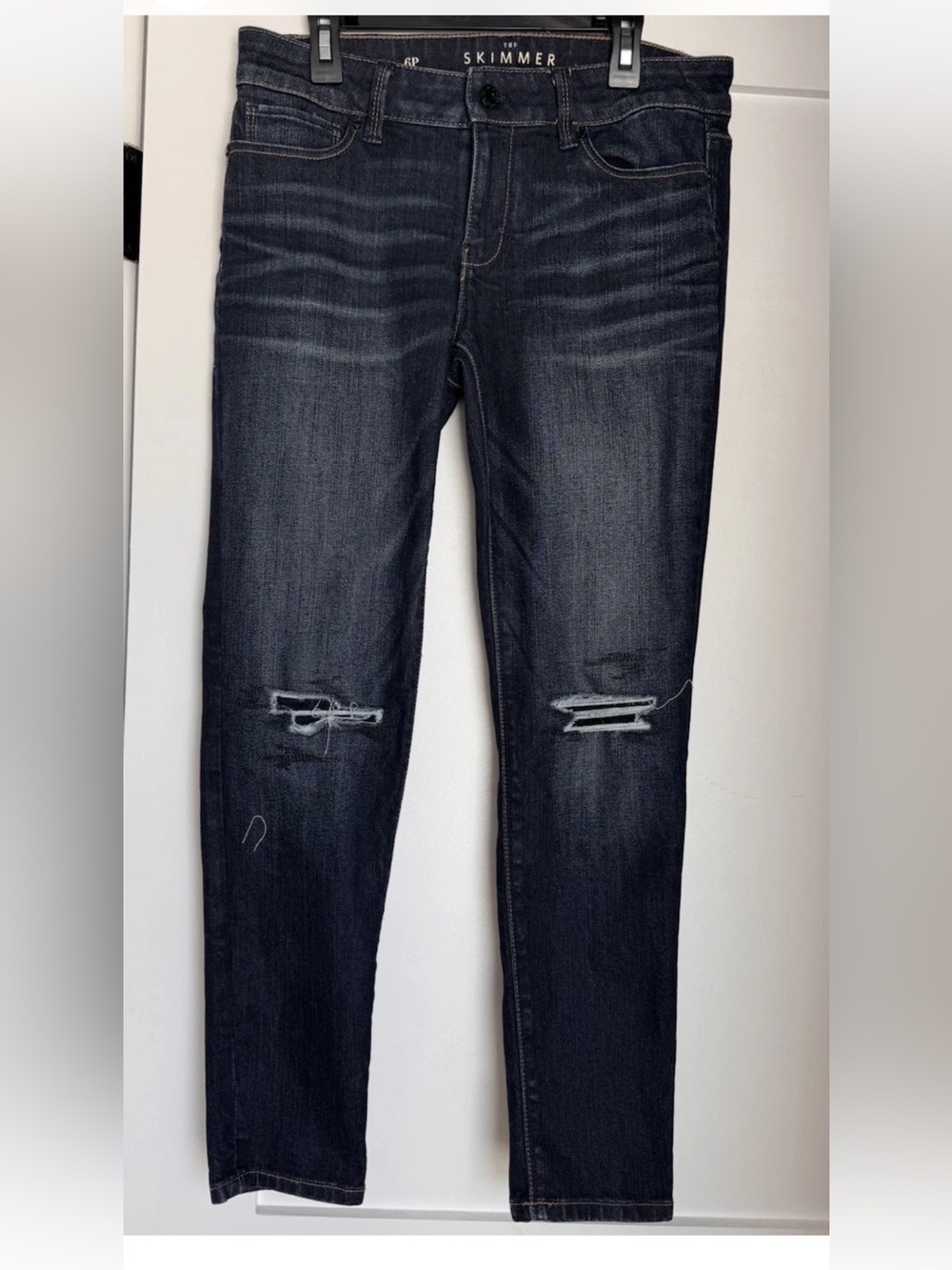 Women’s White House Black Market The Skimmer Jeans. Distressed. Size 6p